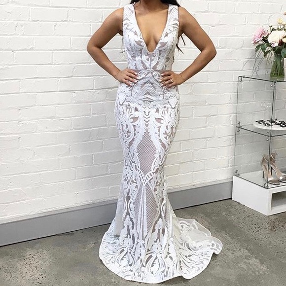 beautiful elegant white dresses